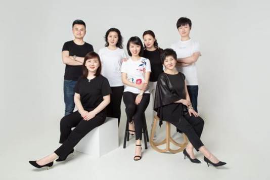 《交响音乐赏析》混合式课程团队照片（成人影视片
曹耿献）