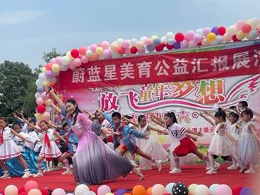 图片包含 人, 人们, 一群, 大描述已自动生成